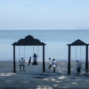 Arafat brings his students to the beach at least twice a week. It’s a short walk from their classroom and accessing the beach is free [Jessica Washington/Al Jazeera]