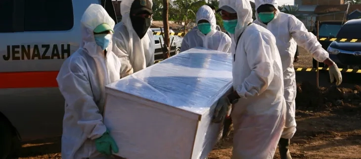 it-cannot-be-contained-indonesia-covid-deaths-go-unreported